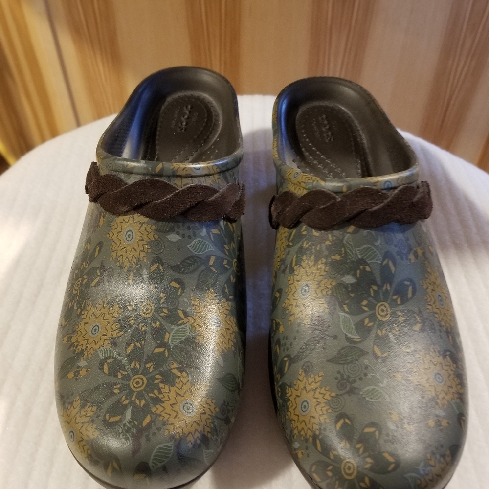 Women's Floral Crocs Size 6
